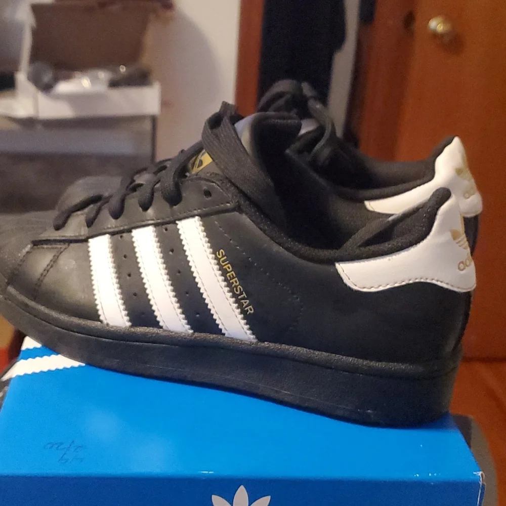 shoes - Picture 4 of 4